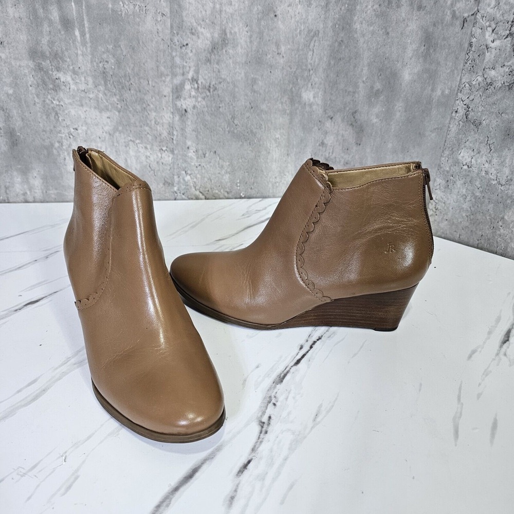 Jack Rogers Womens 7.5 Tan Soft Leather Round Toe Scalloped Detail Wedge Booties